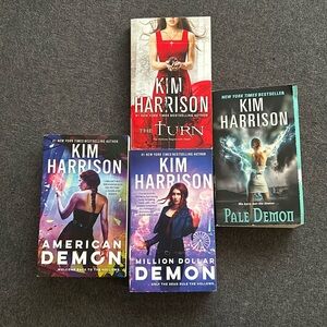 Set of Kim Harrison Hollows series books